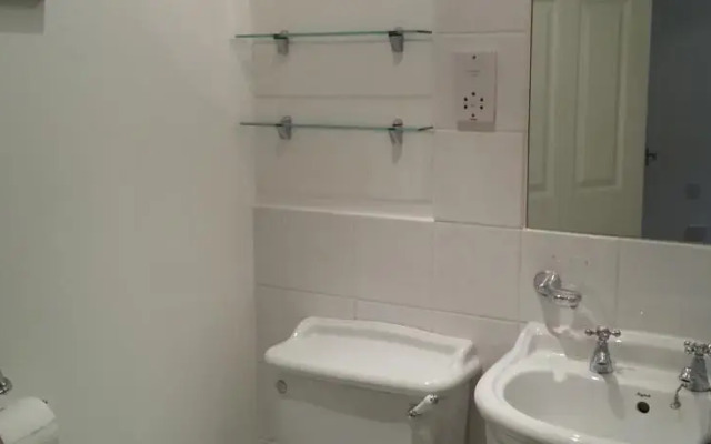 Earls Court Apartment