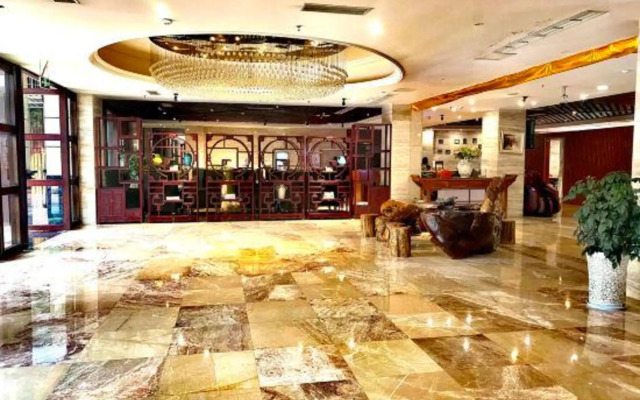 The Four Seasons of Riverview Hotel