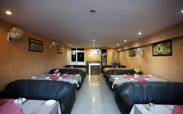 OYO 10413 Hotel Royal Plaza