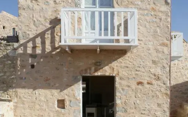 To Karavi Guesthouse