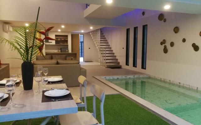 Replay Pool Villa