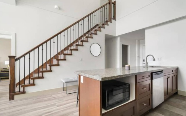 Lakeview Splendor 7BR Penthouse Bliss