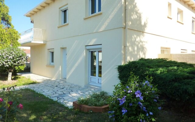 Apartment With 3 Bedrooms In Aytre With Enclosed Garden And Wifi