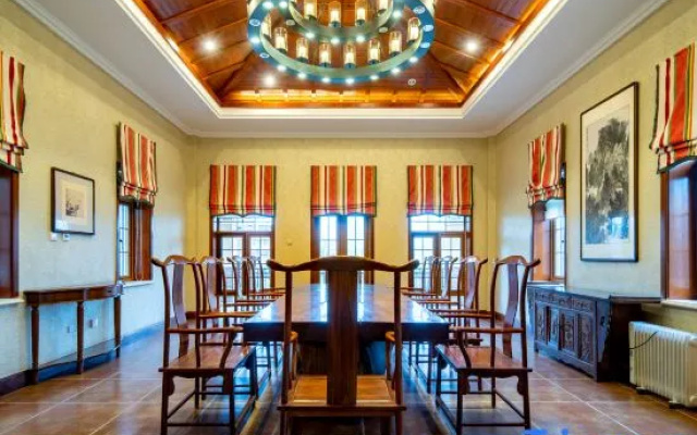 Deep in the mountains, Moon River Villa, a wild luxury holiday homestay