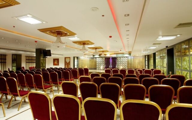 OYO 740 Hotel Suravi