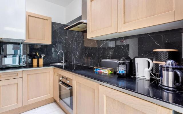 180 Suite Eden, Luxury APT at Sacré Coeur