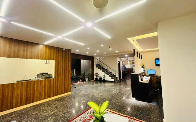 Capital O 70193 Hotel Royal Grand Inn