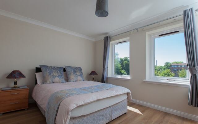 Lovely Upgraded Modern Flat in North Edinburgh