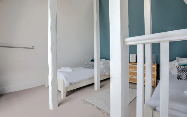 The Tower, 5 Corisande Manor