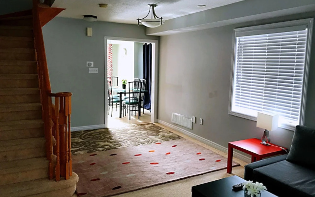 Entire 3 Bedroom Townhouse in Markham