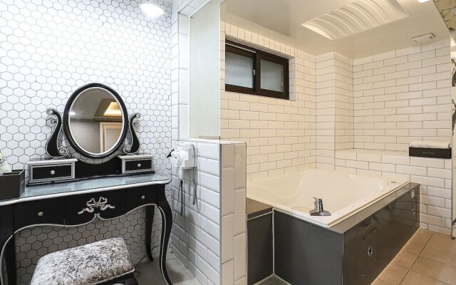 Tiffany Self Check-in Hotel