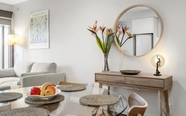\"mila\" Trendy Prahran 1-bed Apartment With Balcony