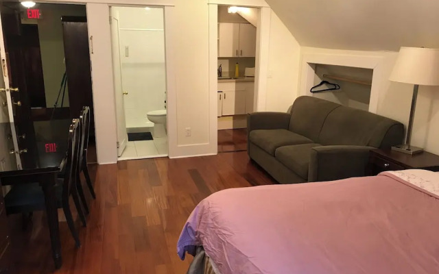 West Broadway guesthouse