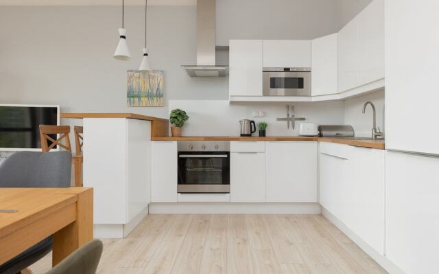 Symboliczna Apartment Warsaw by Renters