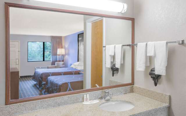 Super 8 by Wyndham Brinkley