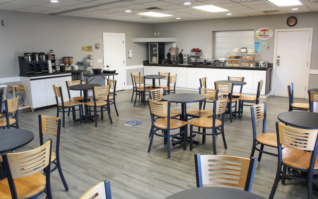 Super 8 by Wyndham Edmonton South