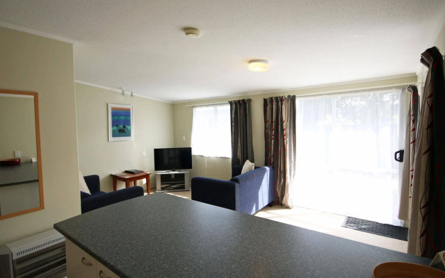 Spinnaker Motel