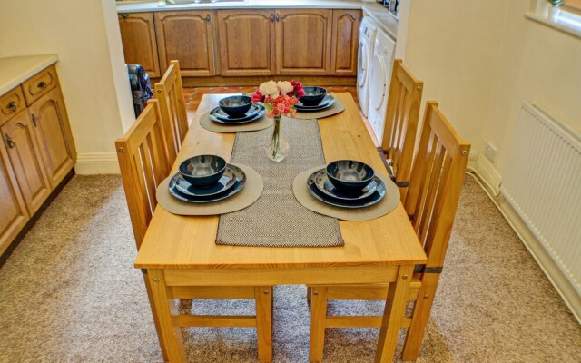 Wayside Hotel by OYO Rooms