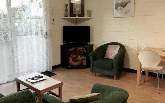 Kon Tiki Apartments