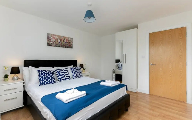 Skyvillion 1bed Enfield Flat W Balcony & Parking