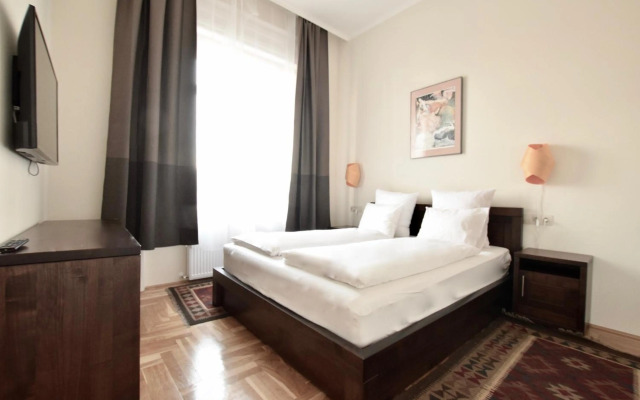 Luxury Apartment by Hi5 - Király street Suite