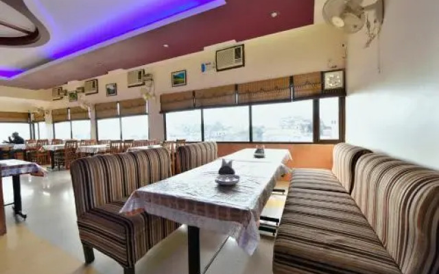 Hotel City Heart  By OYO Rooms