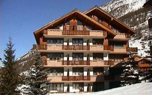 Hotel City — 3-star hotel in Taesch