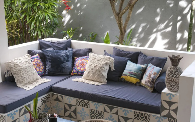 New 2 King Beds, Walk to Beach, Cafes all Else 30 Minutes From Airport