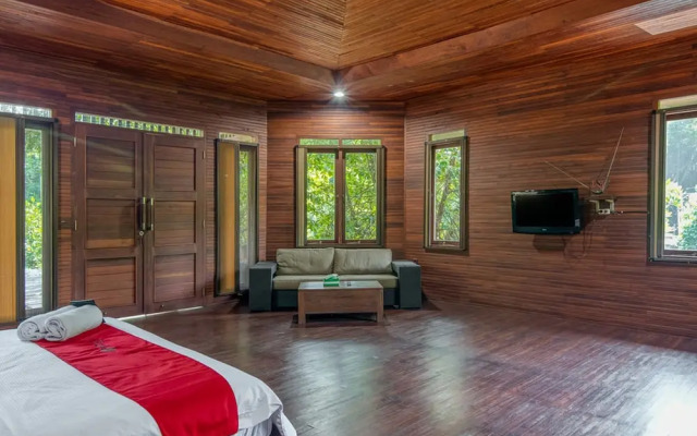 RedDoorz Resort @ Taman Wisata Mangrove