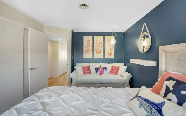 Harbour Island 402m 2 Bedroom Condo