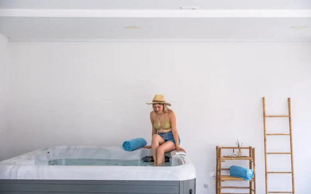 Villa Cam lia by Homie