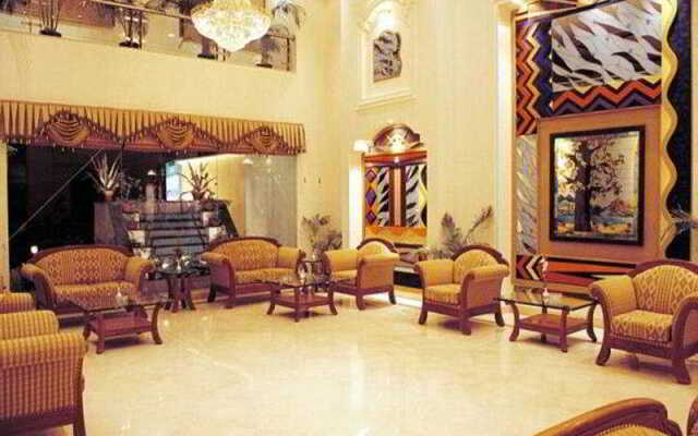 Hotel Meraden Grand