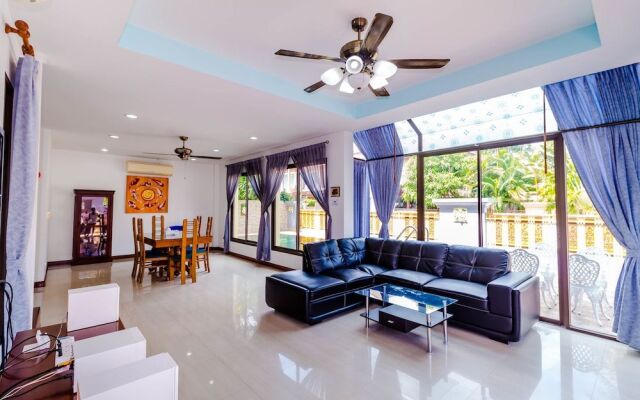 3 Bedrooms Pool Villa Walk to Patong