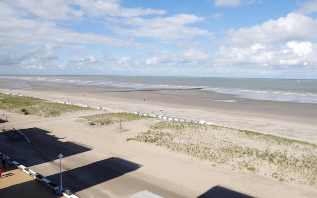 Coastal Comfort With Garage