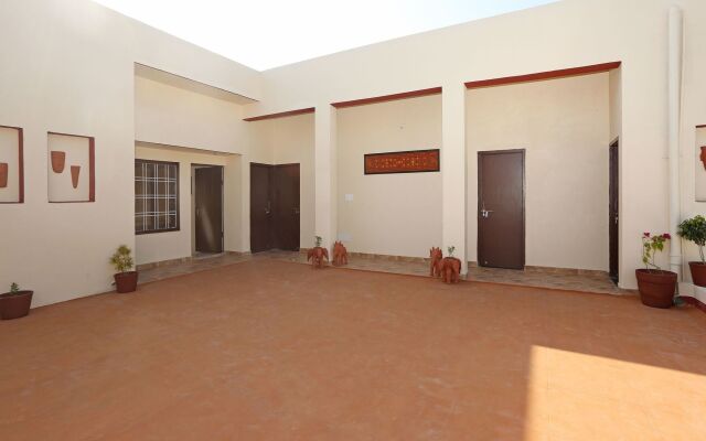 OYO 9723 Home Farm Stay Connaught Palace