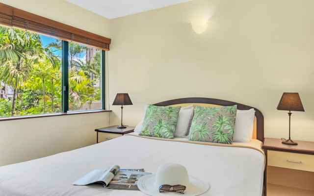 Bay Village Tropical Retreat & Apartments