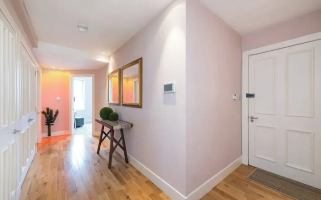 JOIVY 5-star Luxurious George Street Apartment