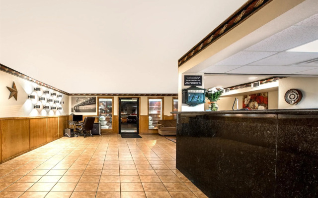 Super 8 By Wyndham Waco University Area