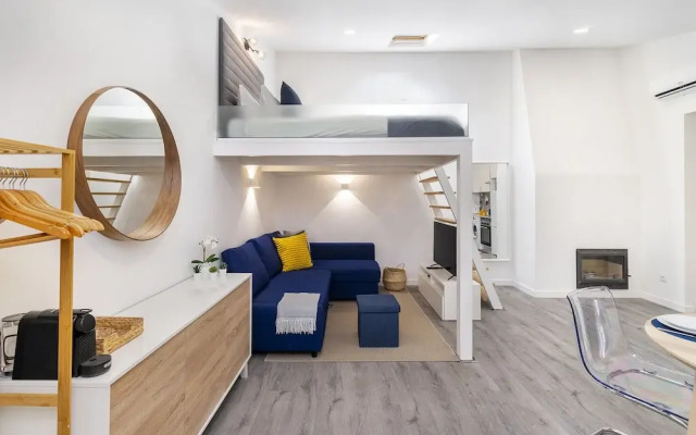 Urban Escape: 1-Br W/Mezzanine Near Campo Ourique