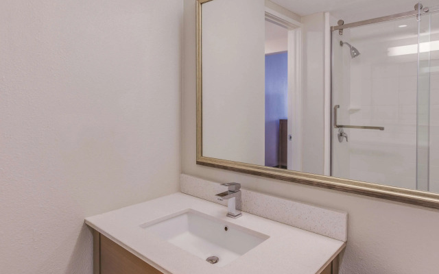 La Quinta Inn & Suites by Wyndham Philadelphia Airport