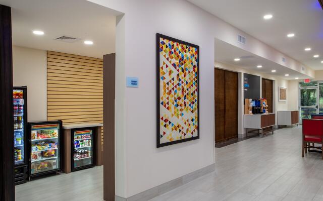 Holiday Inn Express And Suites Deland South by IHG