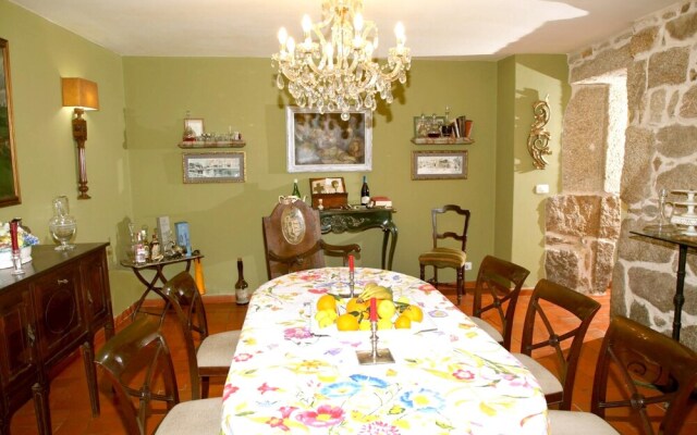 House With 5 Bedrooms in Pontevedra, With Enclosed Garden