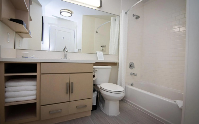 Candlewood Suites Miami Intl Airport-36th St by IHG