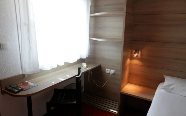 Ever Route 64 Brit Hotel Tarbes Ibos