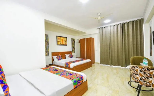 Hotel Golden Petals