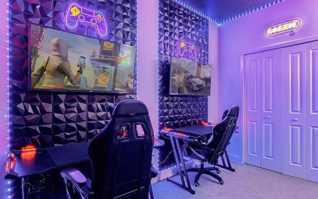 Upstay - Movie Mansion w Cinema-pool Hot Tub-games