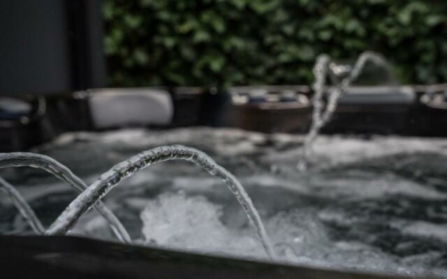 The Residence Central Jacuzzi Boutique (Adult Only)