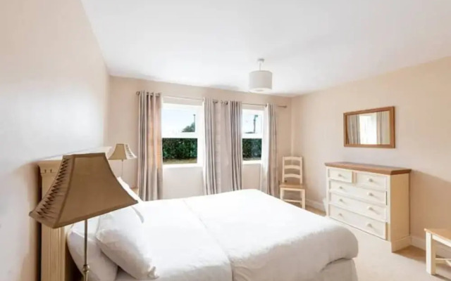 House 3 Dingle Manor Remarkable 3-bed House