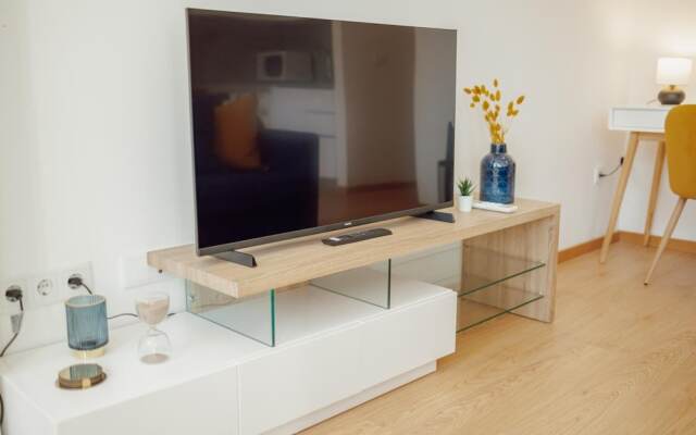 Modern Stylish Apartment I by Vacationy