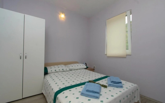 Beautiful Home in Trstenik With Wifi and 2 Bedrooms